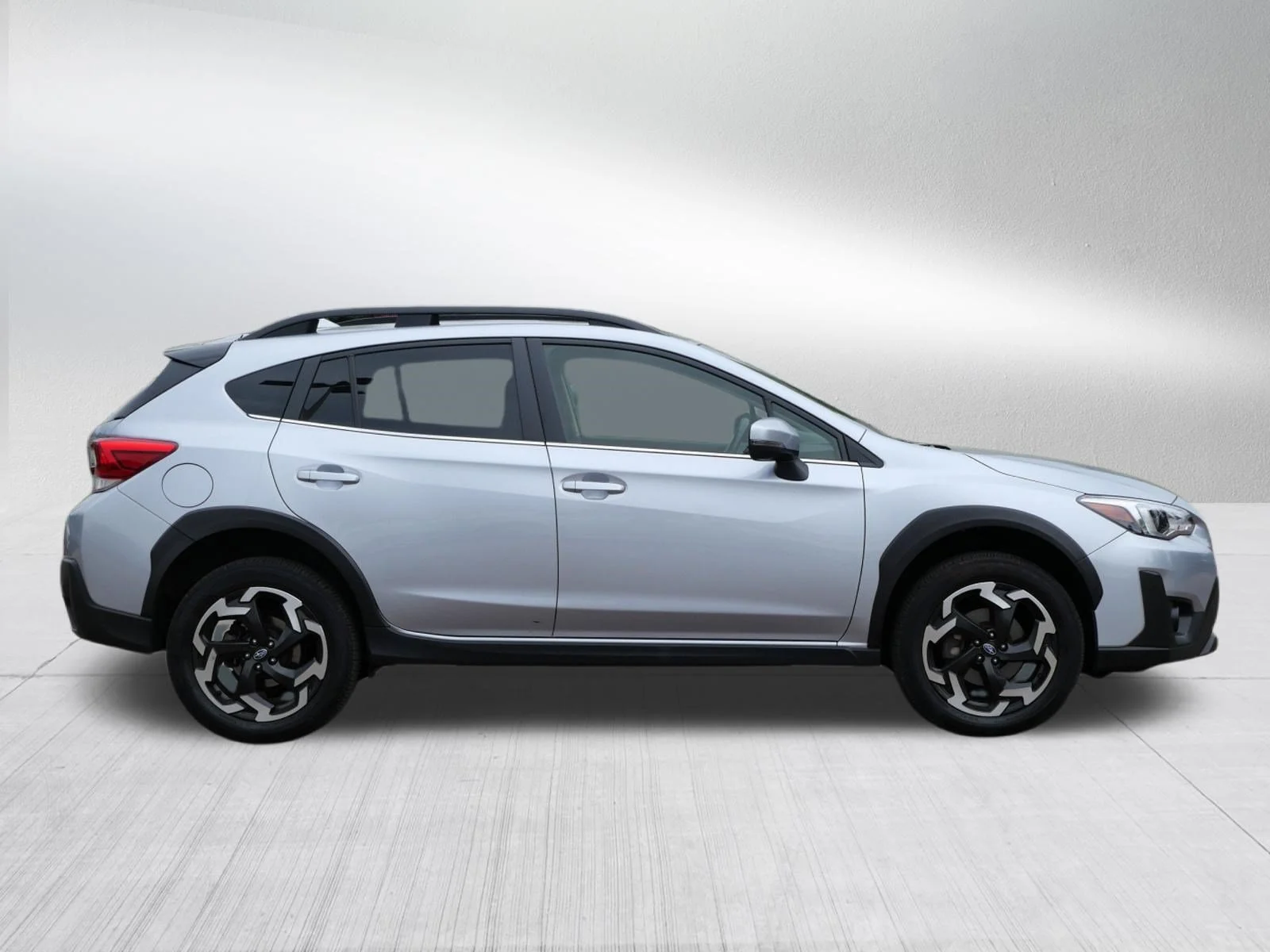Used 2023 Ice Silver Metallic Subaru Limited image 8