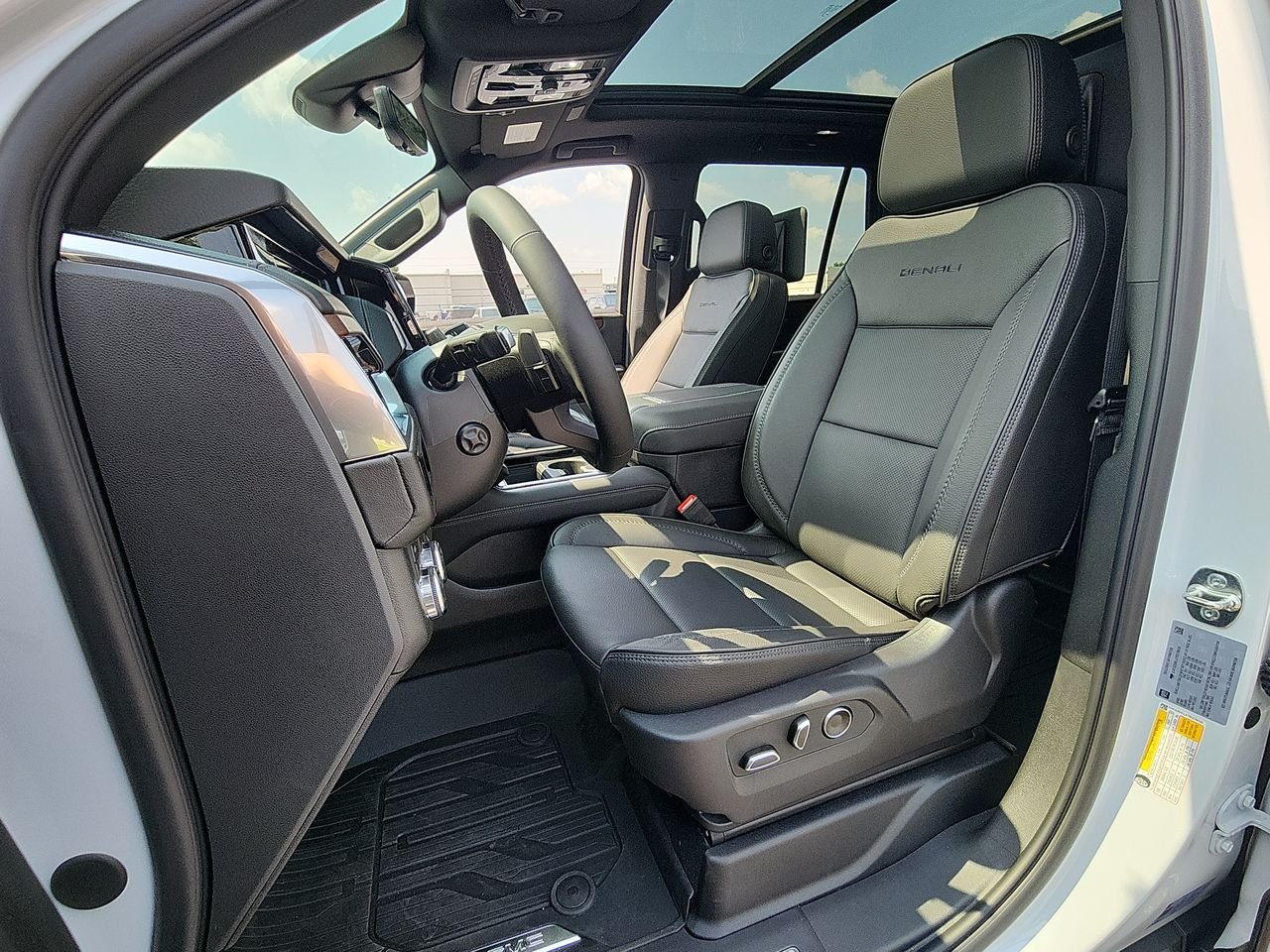 2026 GMC Yukon Denali - Photo 11