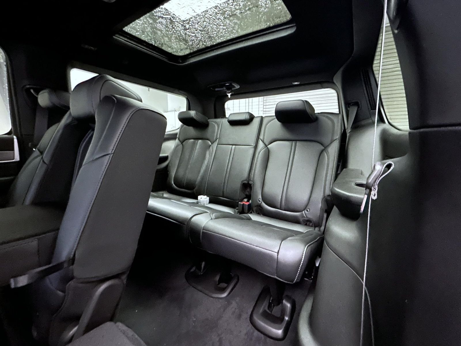 New 2026 Bright White Clear-Coat Exterior Paint Jeep Limited Reserve image 12