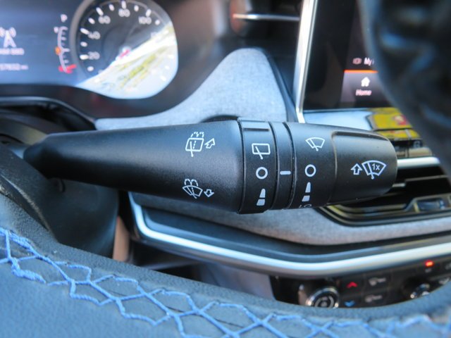 Used 2022 Granite Crystal Metallic Clearcoat Jeep Latitude image 30
