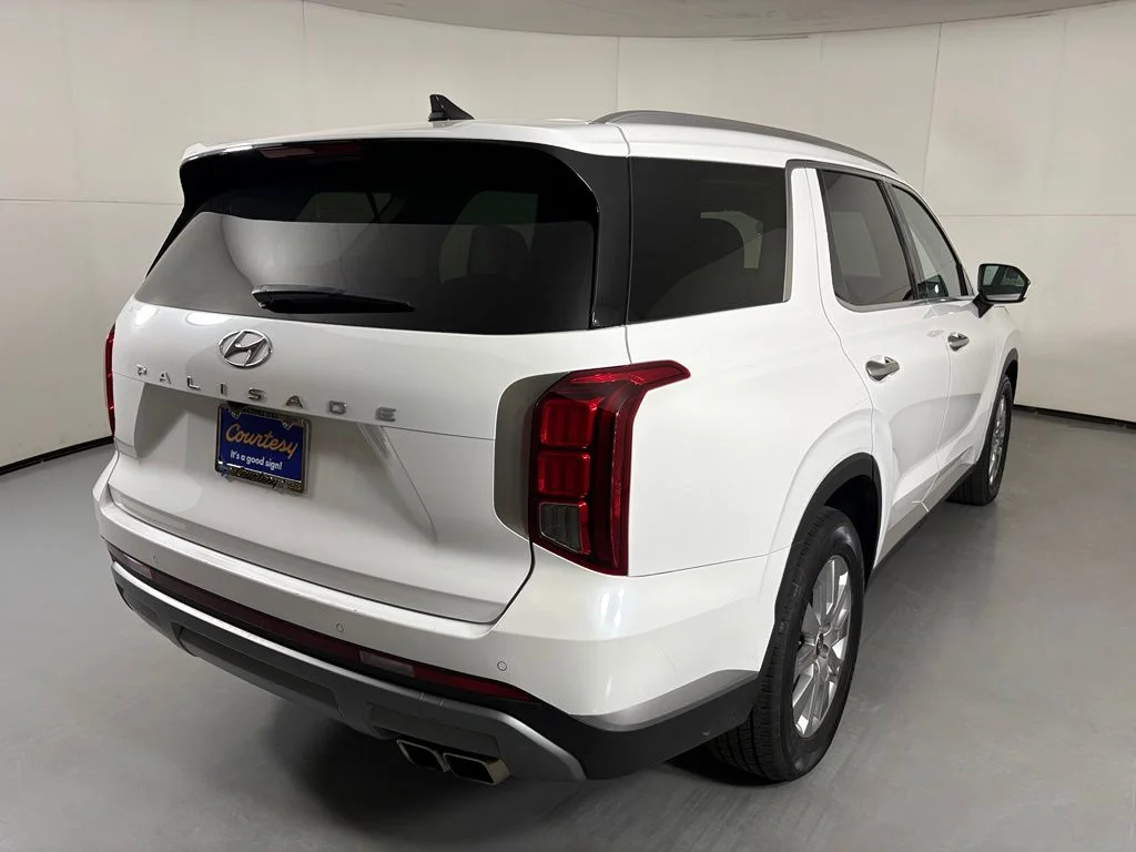 Used 2024 White Hyundai SEL image 8