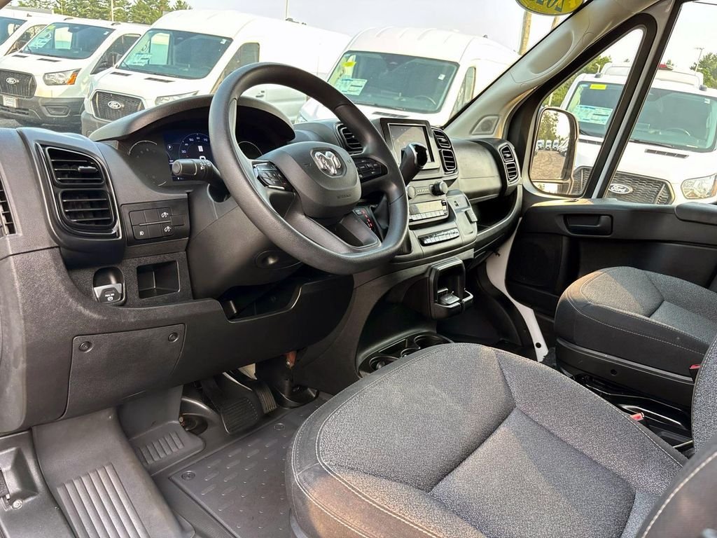Used 2025 White Ram  image 10