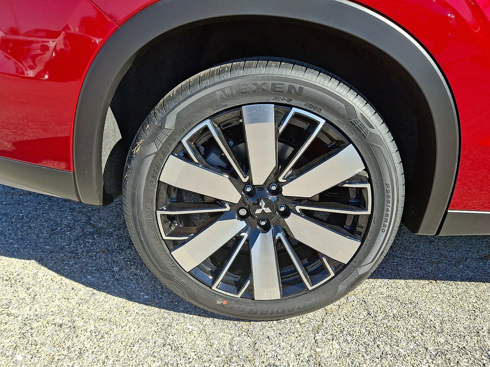 New 2026 Red Mitsubishi SE image 9