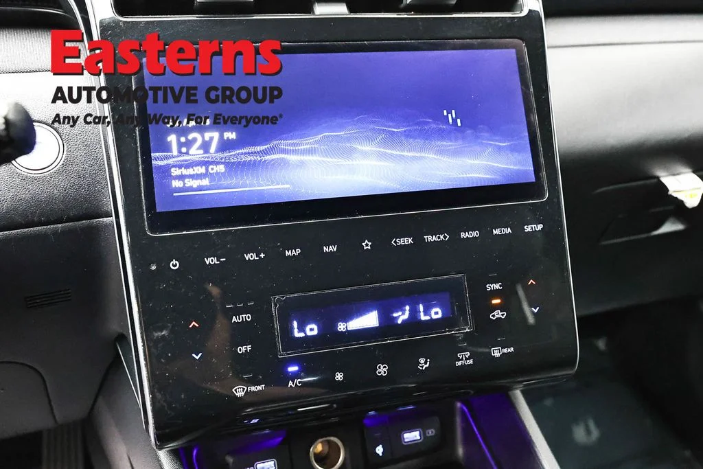 Used 2022 Green Hyundai Limited image 18