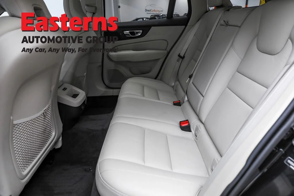 Used 2022 Black Volvo T5 image 20