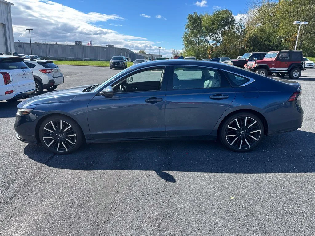 Used 2024 Canyon River Blue Metallic Honda Touring image 6