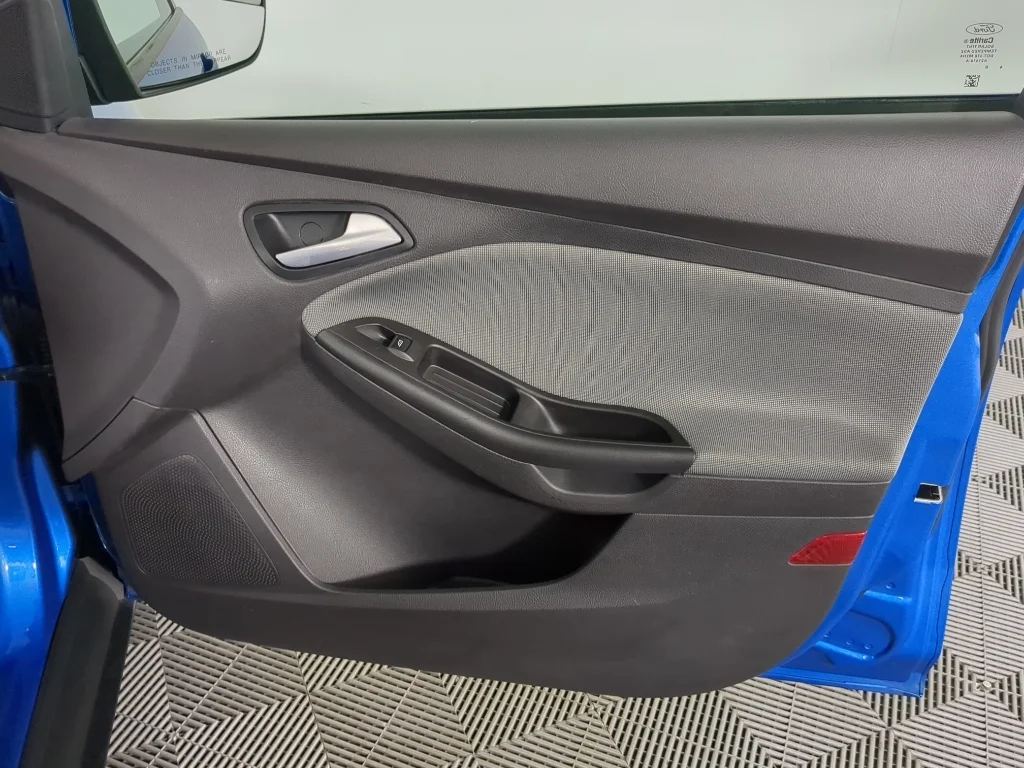 Used 2014 blue Ford SE image 18