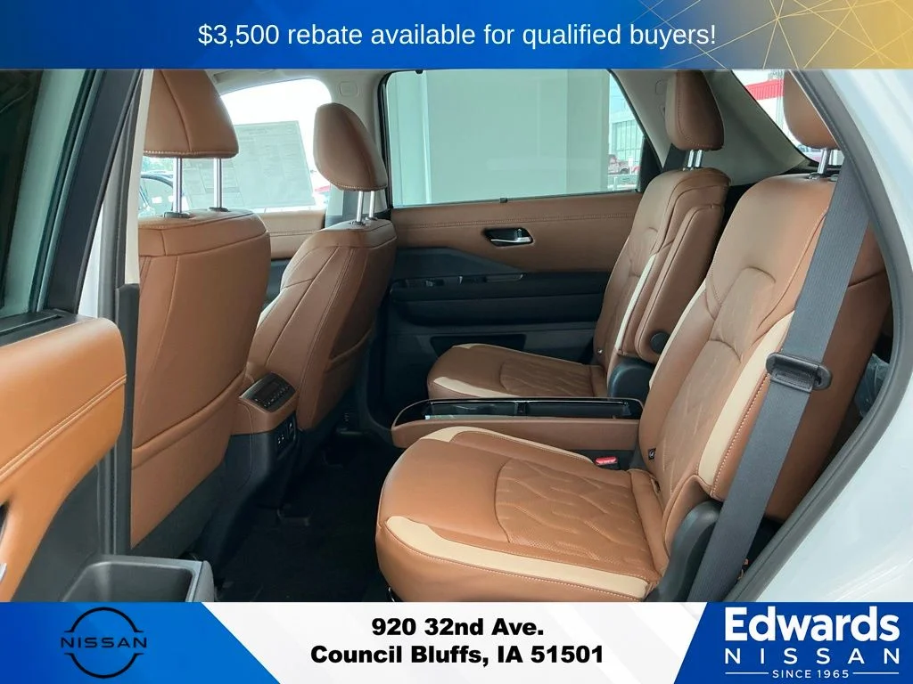New 2026 White Nissan Platinum image 18