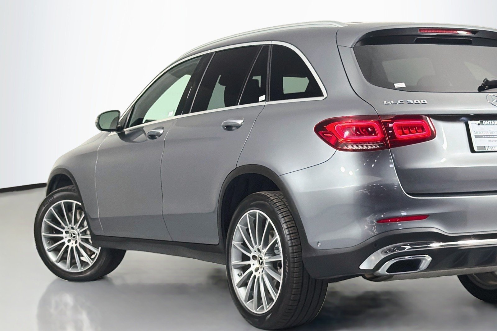 Used 2022 Selenite Grey Metallic Mercedes-Benz GLC 300 image 14