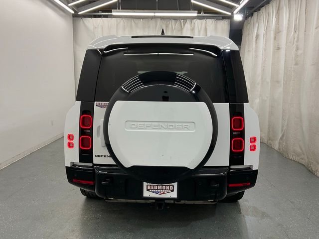 Used 2024 White Land Rover X-Dynamic SE image 6