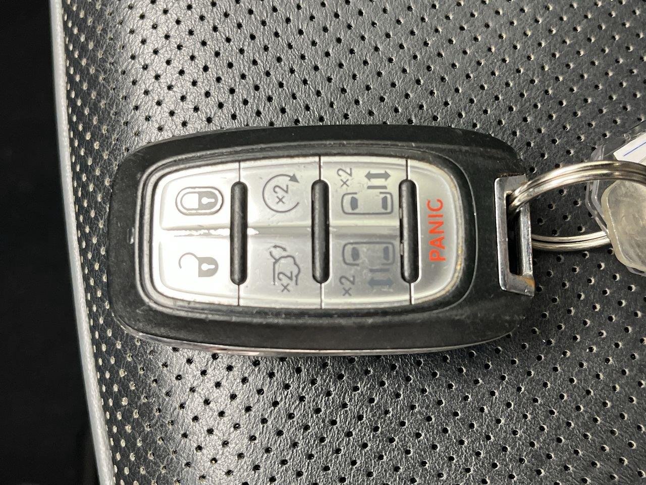 Used 2018 Billet Silver Metallic Clearcoat Chrysler Limited image 28