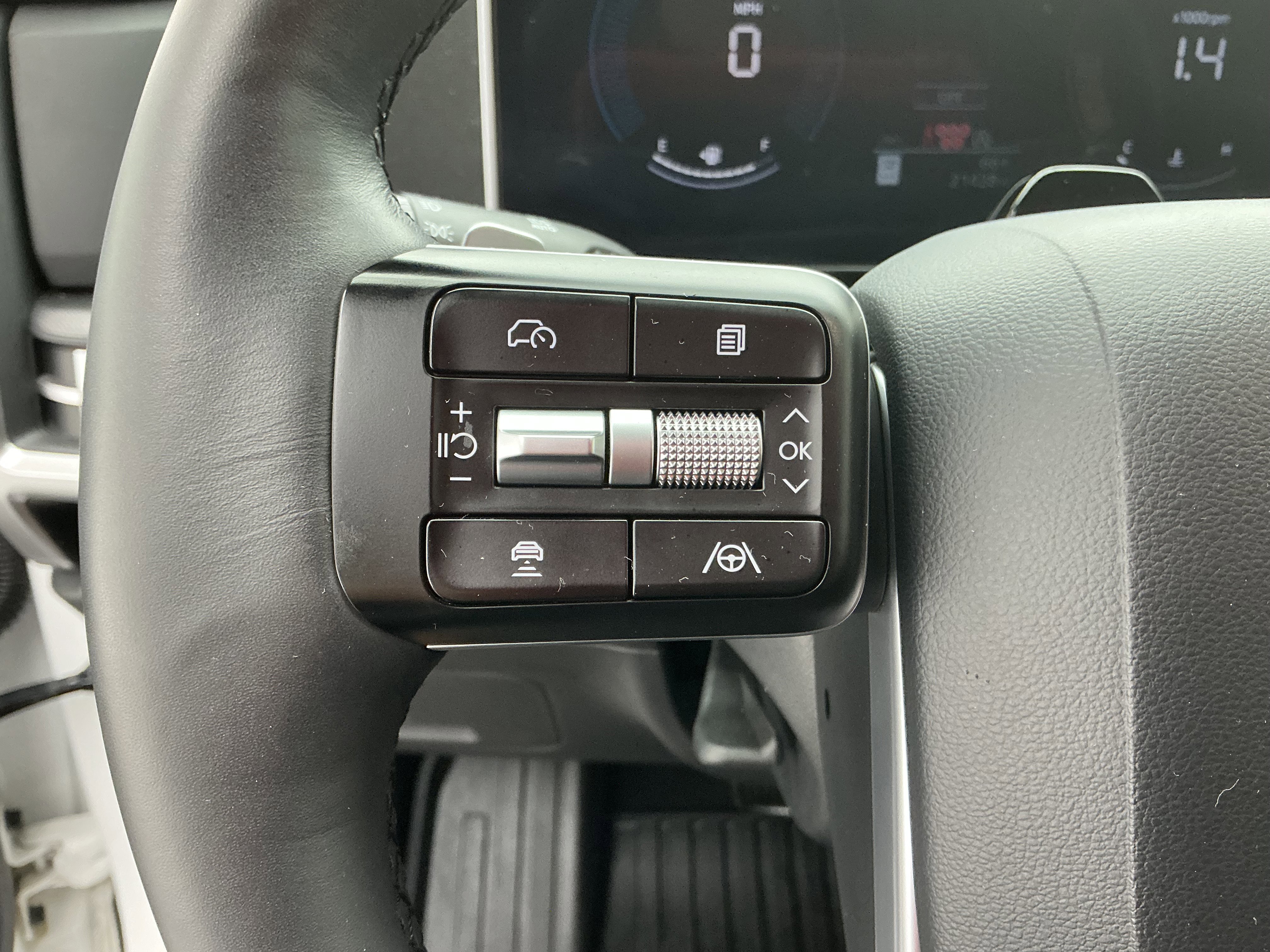 Used 2025 Serenity White Hyundai SEL image 9