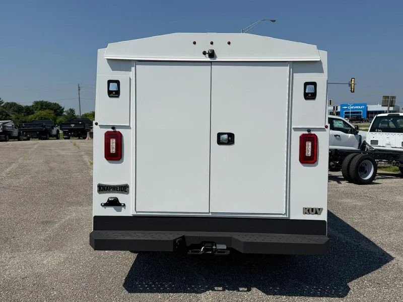 New 2026 Oxford White Ford T-350 RWD SRW 138" WB 9500 GVWR image 4