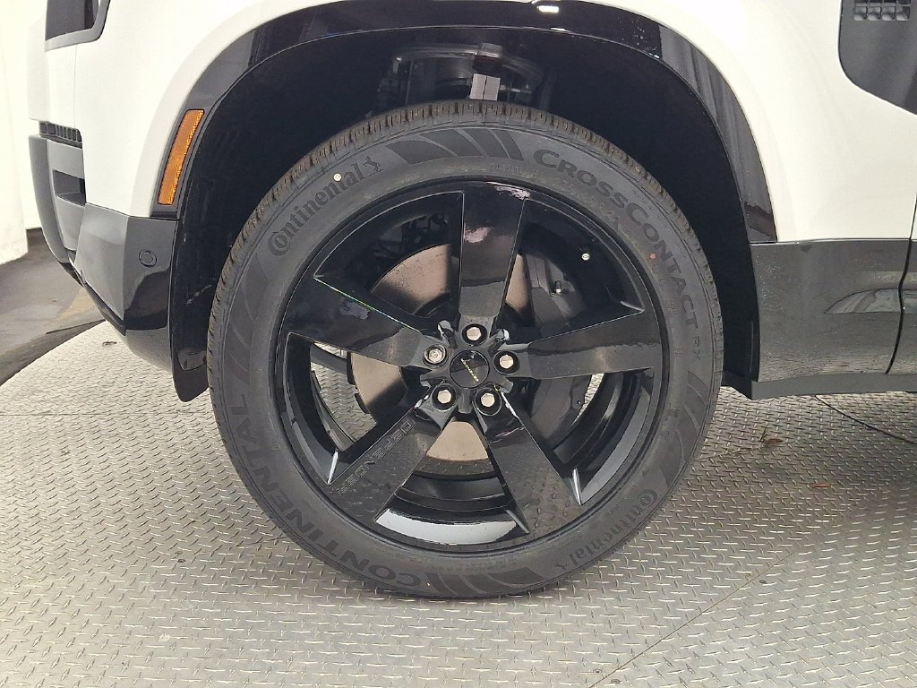 New 2026 Fuji White Land Rover X-Dynamic SE image 5