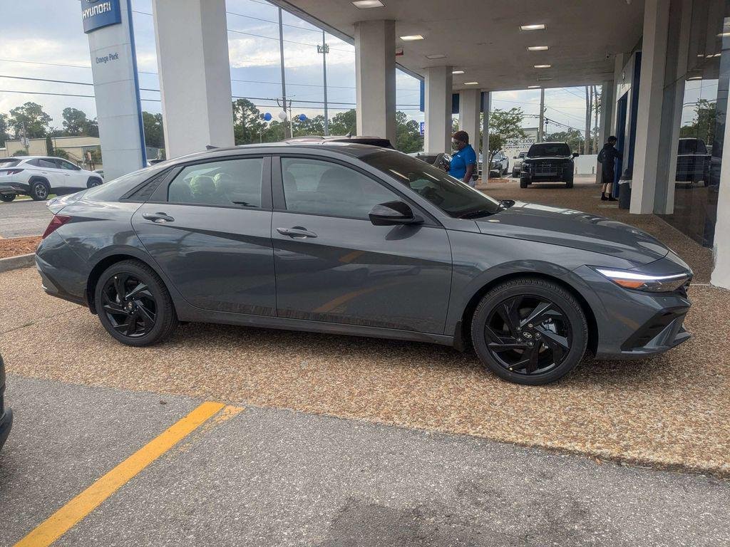 New 2026 Gray Hyundai SEL Sport Plus image 3