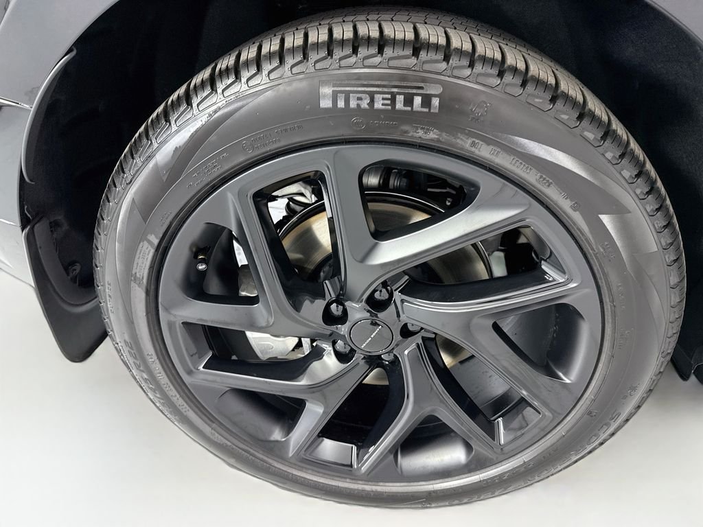 New 2026 Santorini Black Land Rover Dynamic SE image 33