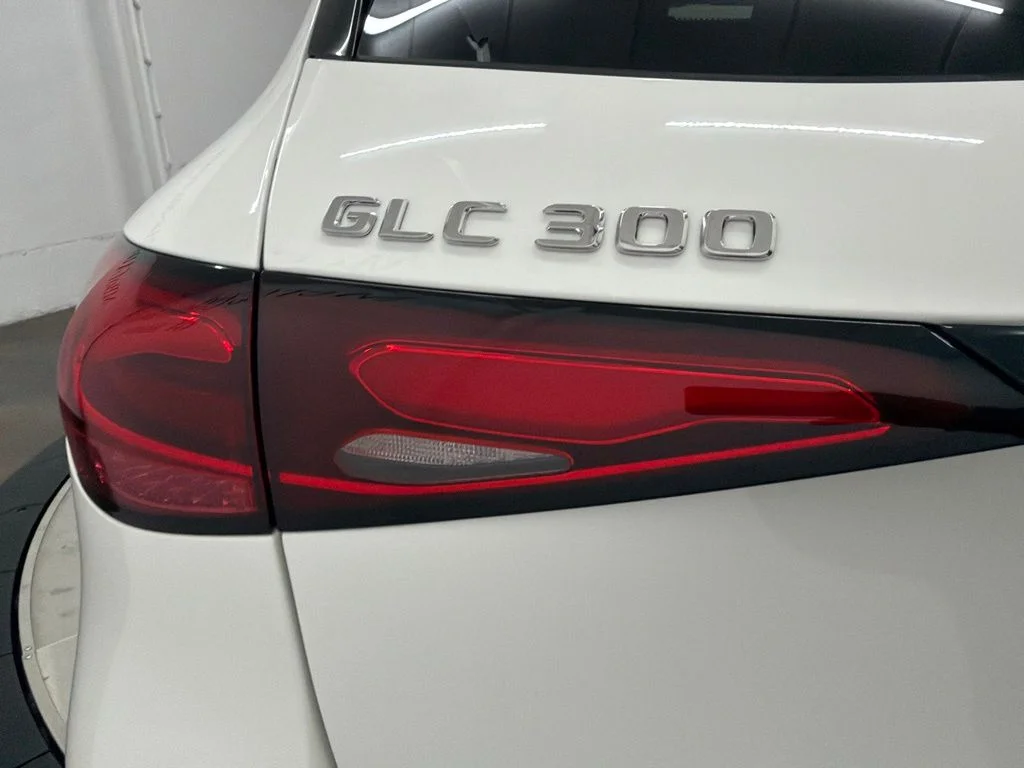 New 2027 White Mercedes-Benz GLC 300 image 11