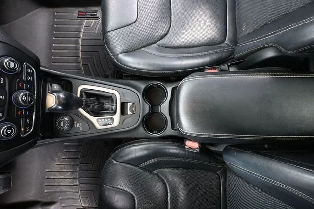 Used 2015 Gray Jeep Limited image 36