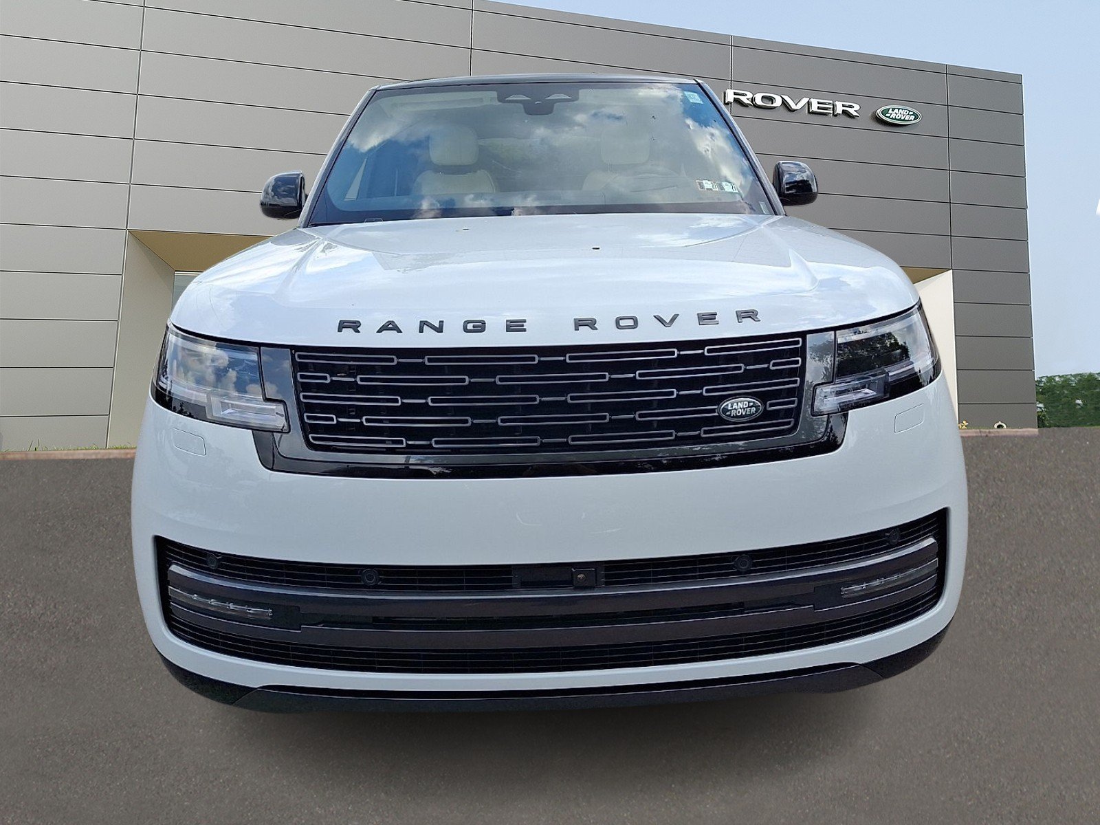 New 2026 Fuji White Land Rover P400 SE image 8