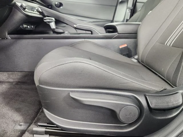 Used 2025 Silver Hyundai SEL Sport image 10