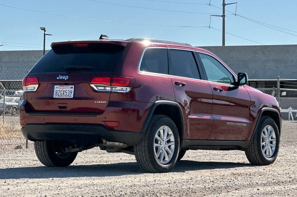 Used 2021 Velvet Red Pearlcoat Jeep Laredo E image 4