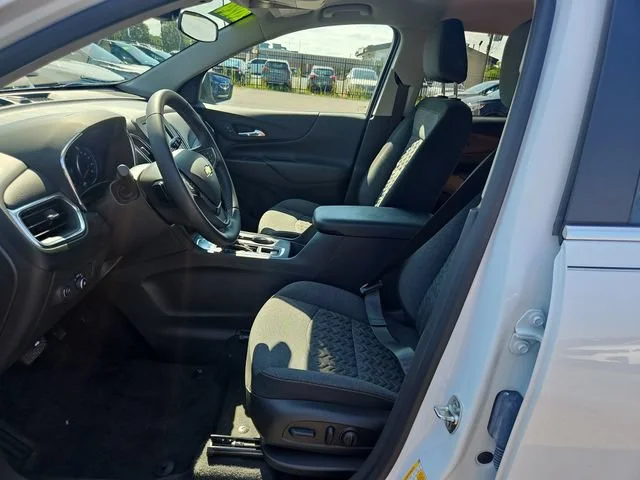 Used 2024 Summit White Chevrolet LT image 9