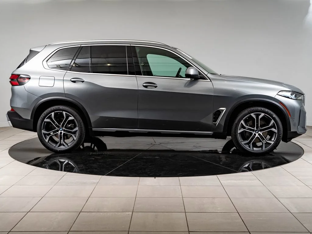 New 2026 Skyscraper Grey Metallic BMW xDrive40i image 11
