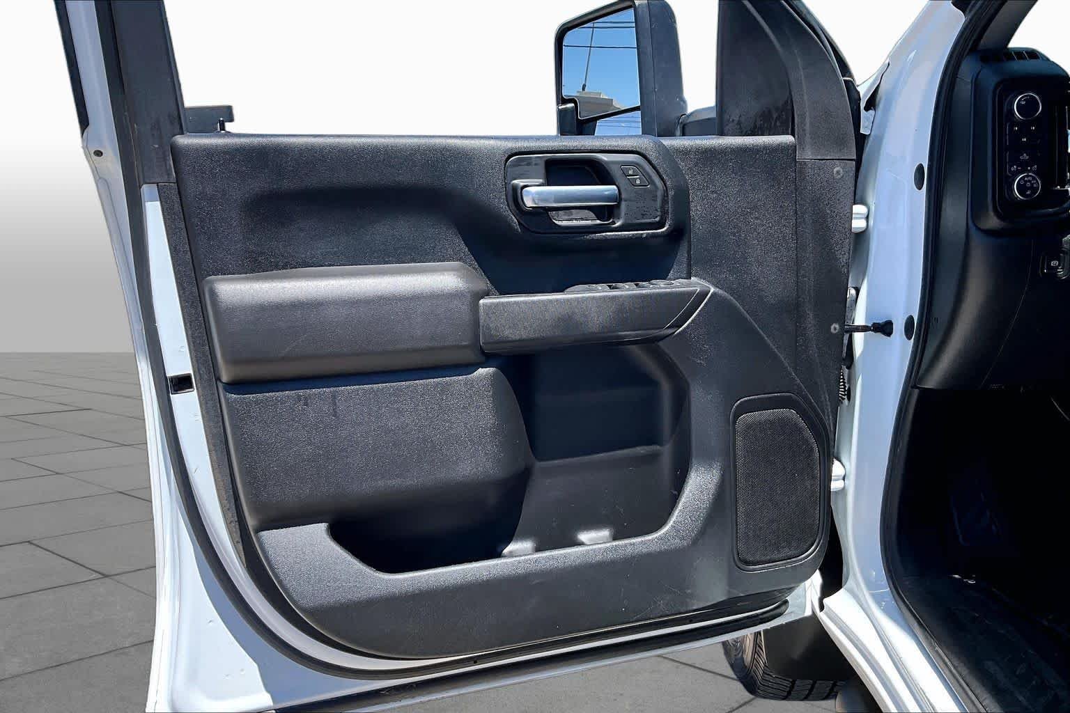 Used 2021 Summit White Chevrolet Custom image 21