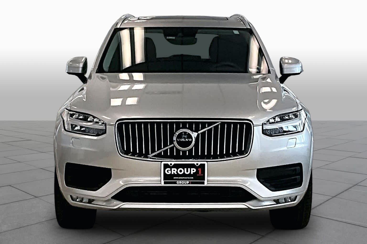 Pre-Owned 2022 Volvo XC90 Momentum