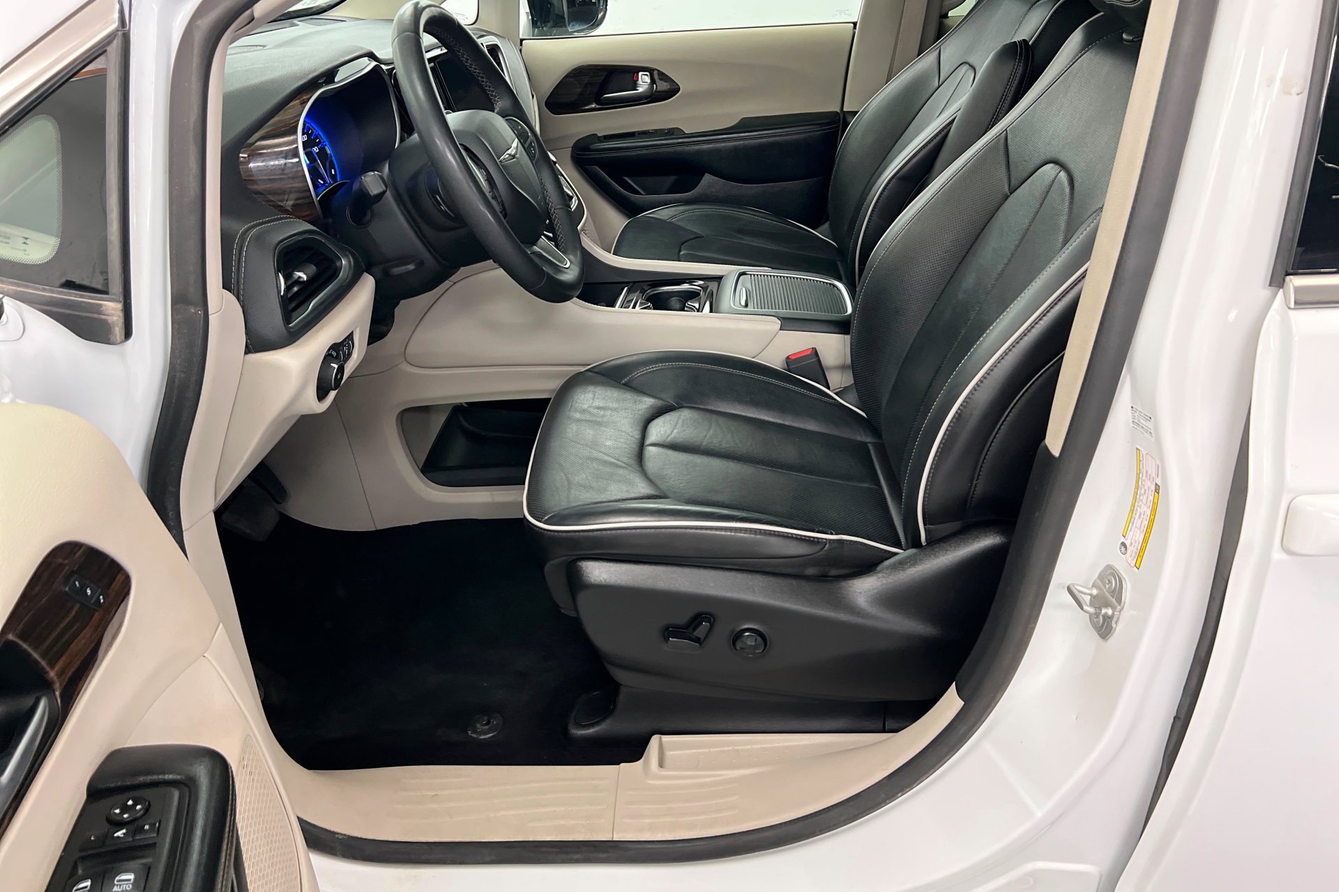 2023 Chrysler Pacifica Limited - Photo 18