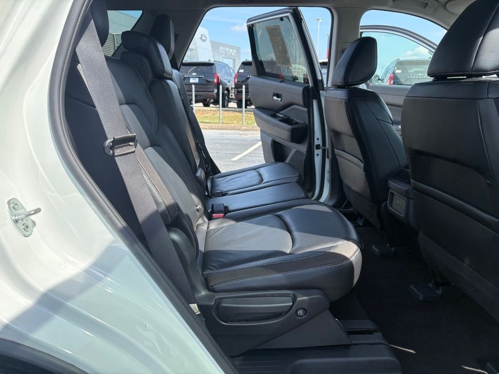 Used 2023 White Nissan SL image 37