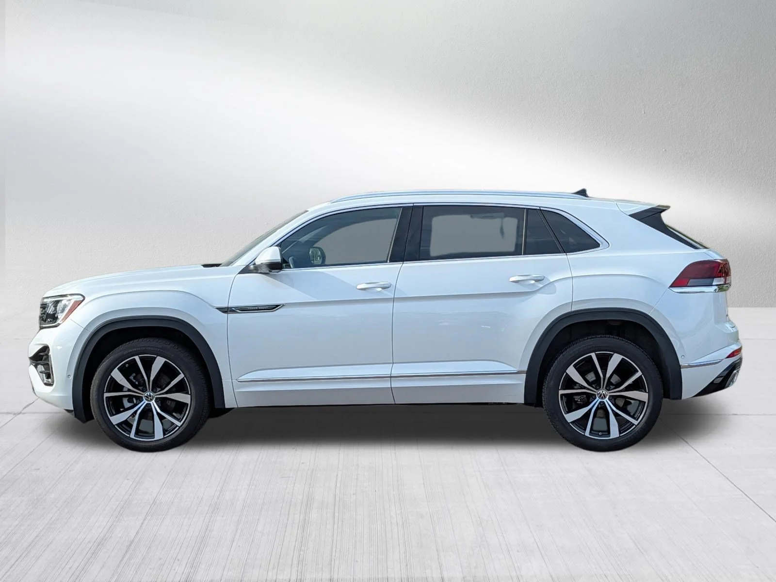 Certified Used 2026 Opal White Pearl Volkswagen 2.0T SEL Premium R-Line image 4