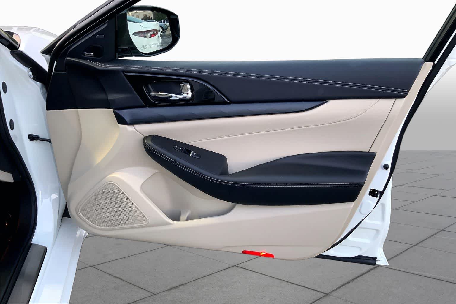 Used 2023 Pearl White Tricoat Nissan Platinum image 22