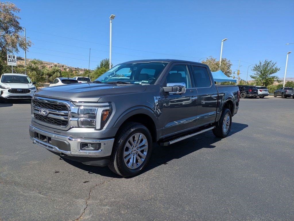 Used 2025 Gray Metallic Ford LARIAT image 7