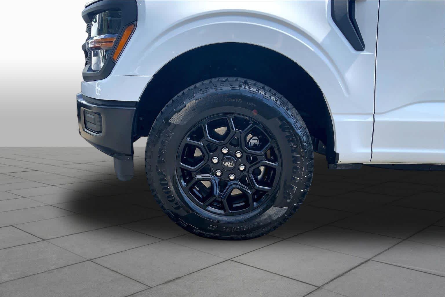 Used 2025 Oxford White Ford XL image 11