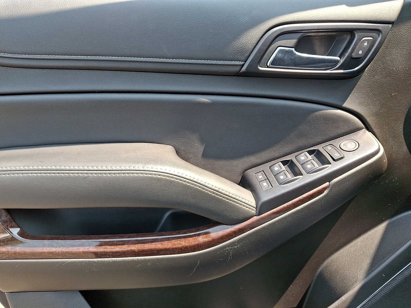 Used 2019 Summit White GMC SLE image 13