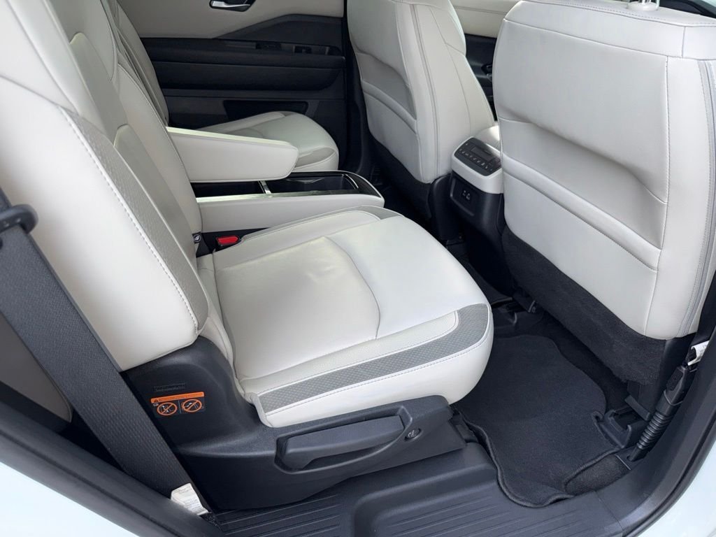 Used 2023 White Nissan SL image 25