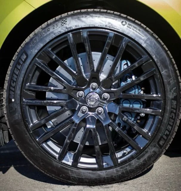 Certified Used 2025  Land Rover SV Edition Two image 3