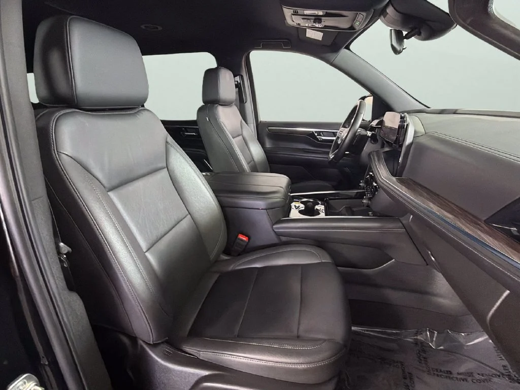 Used 2025 Black Chevrolet LT image 36