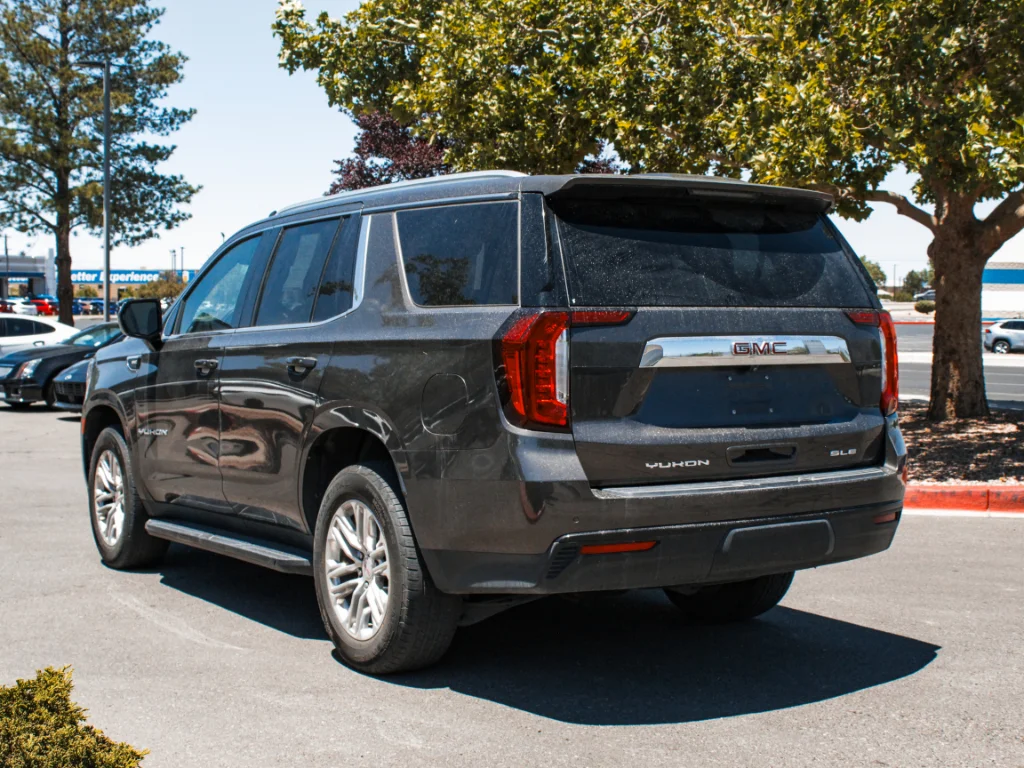 Used 2021 Smokey Quartz Metallic GMC SLE image 7