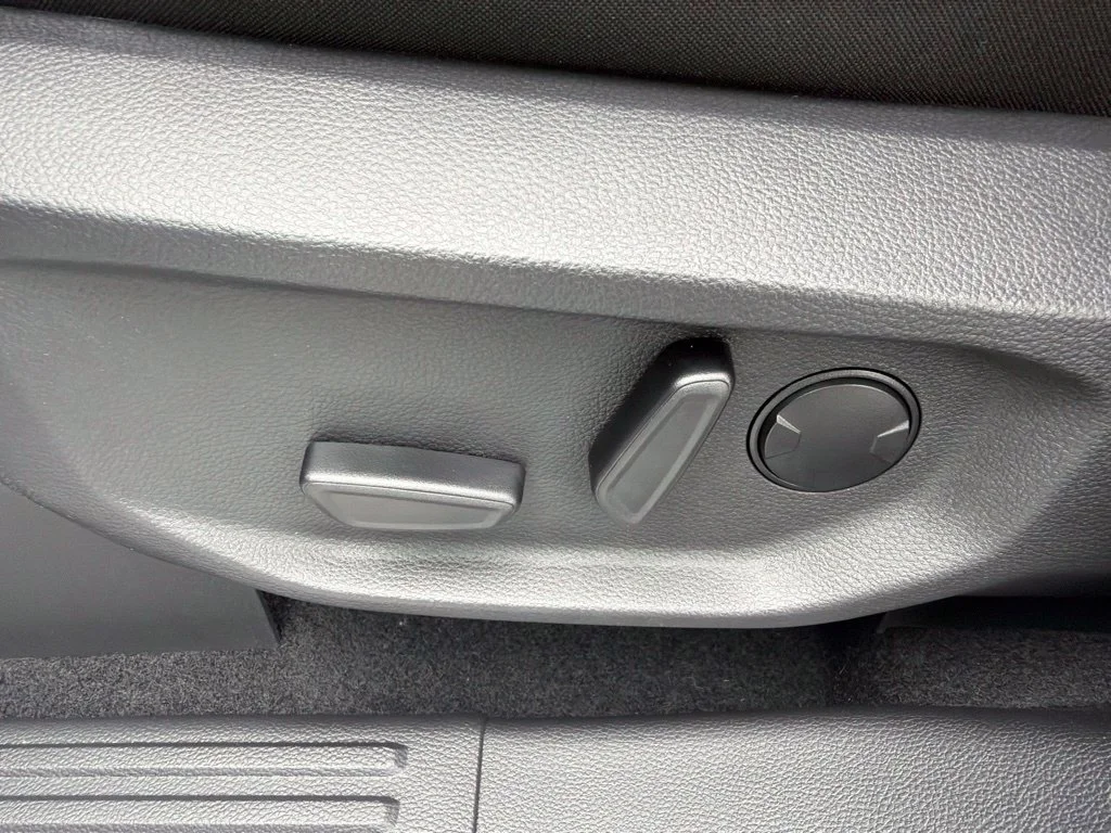 New 2026 Oxford White Ford XLT image 13