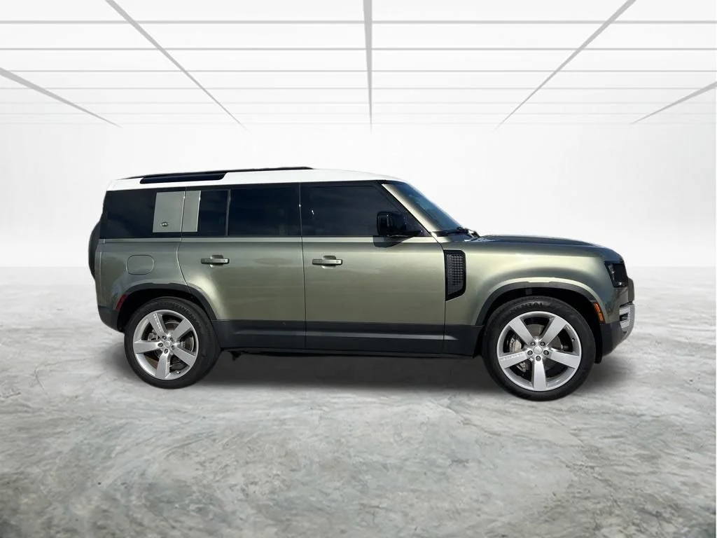 Used 2024 Green Land Rover S image 5