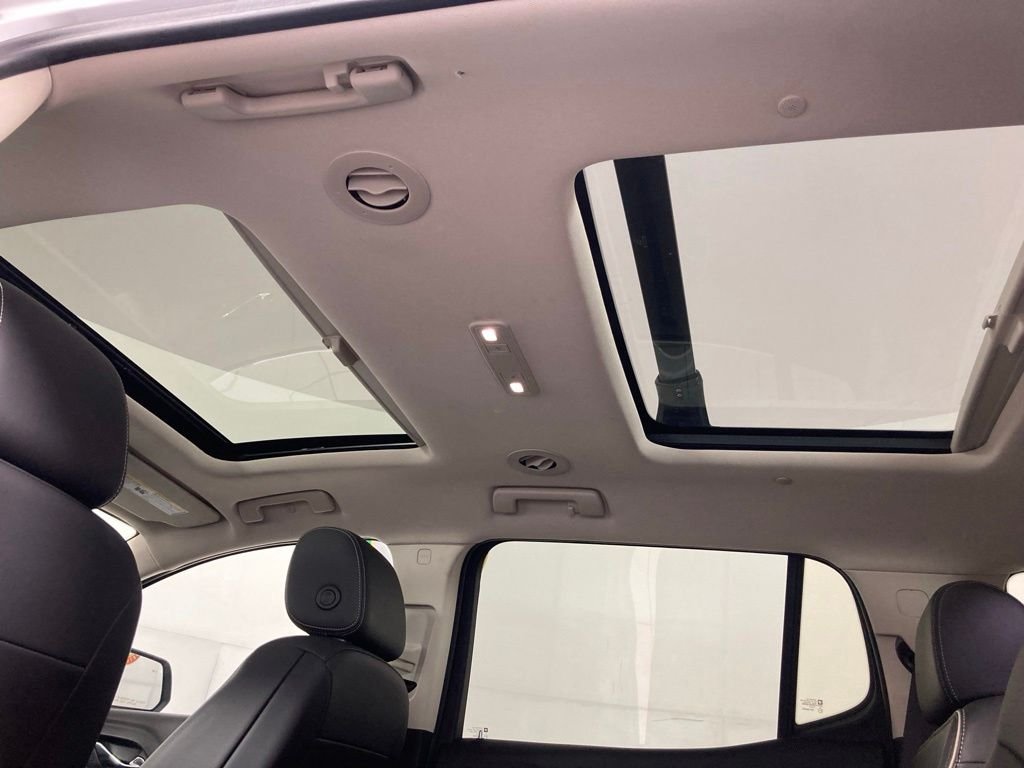 Used 2021 WHITE FROST TRICOAT GMC Denali image 21