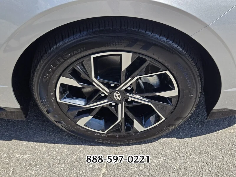 Used 2025 Silver HYUNDAI SEL image 20