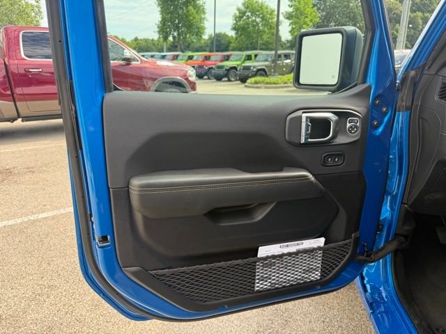 New 2026 Hydro Blue Pearl-Coat Exterior Paint Jeep Sahara image 14