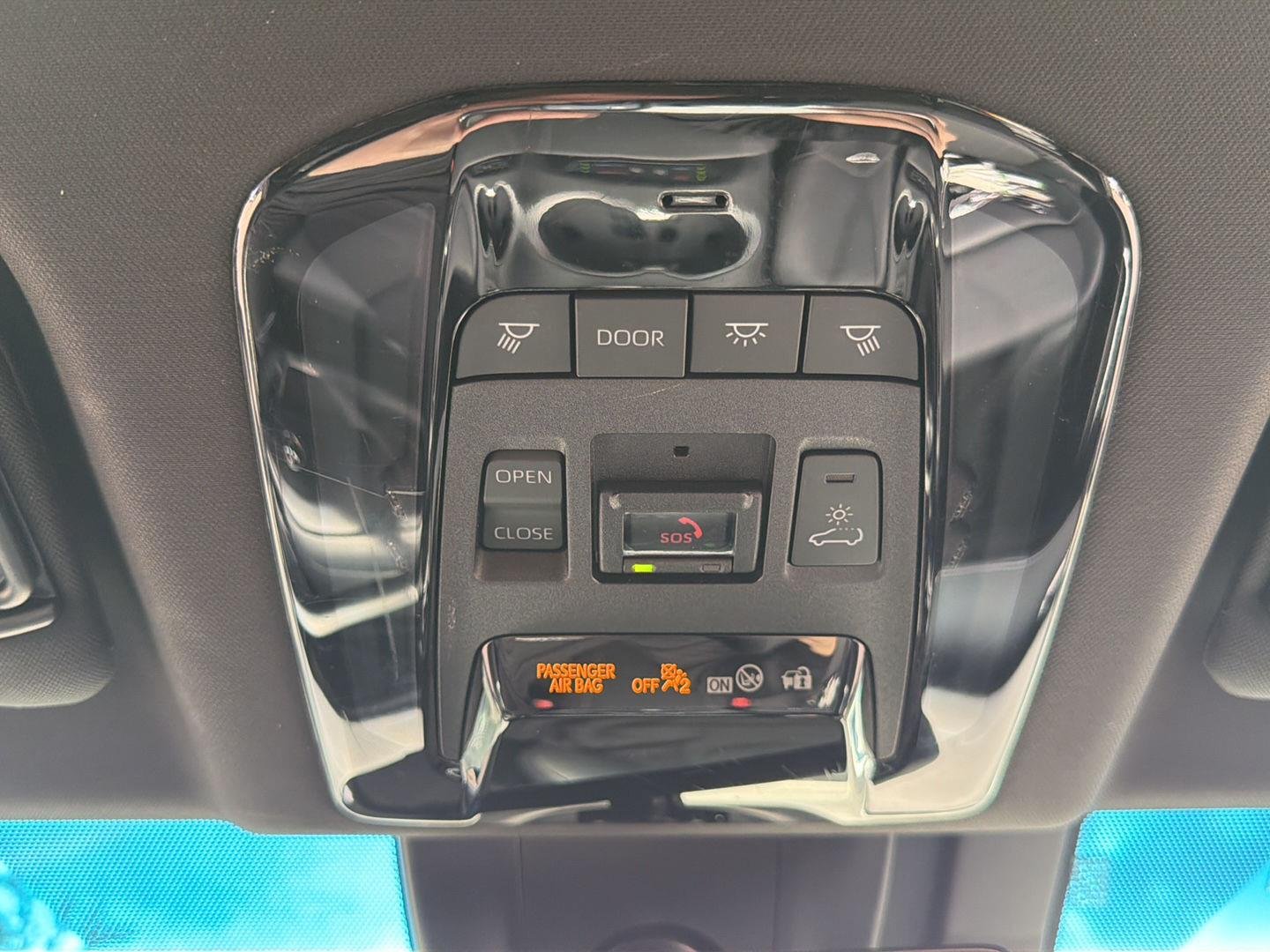 Used 2023 Titanium Glow Toyota Limited image 20