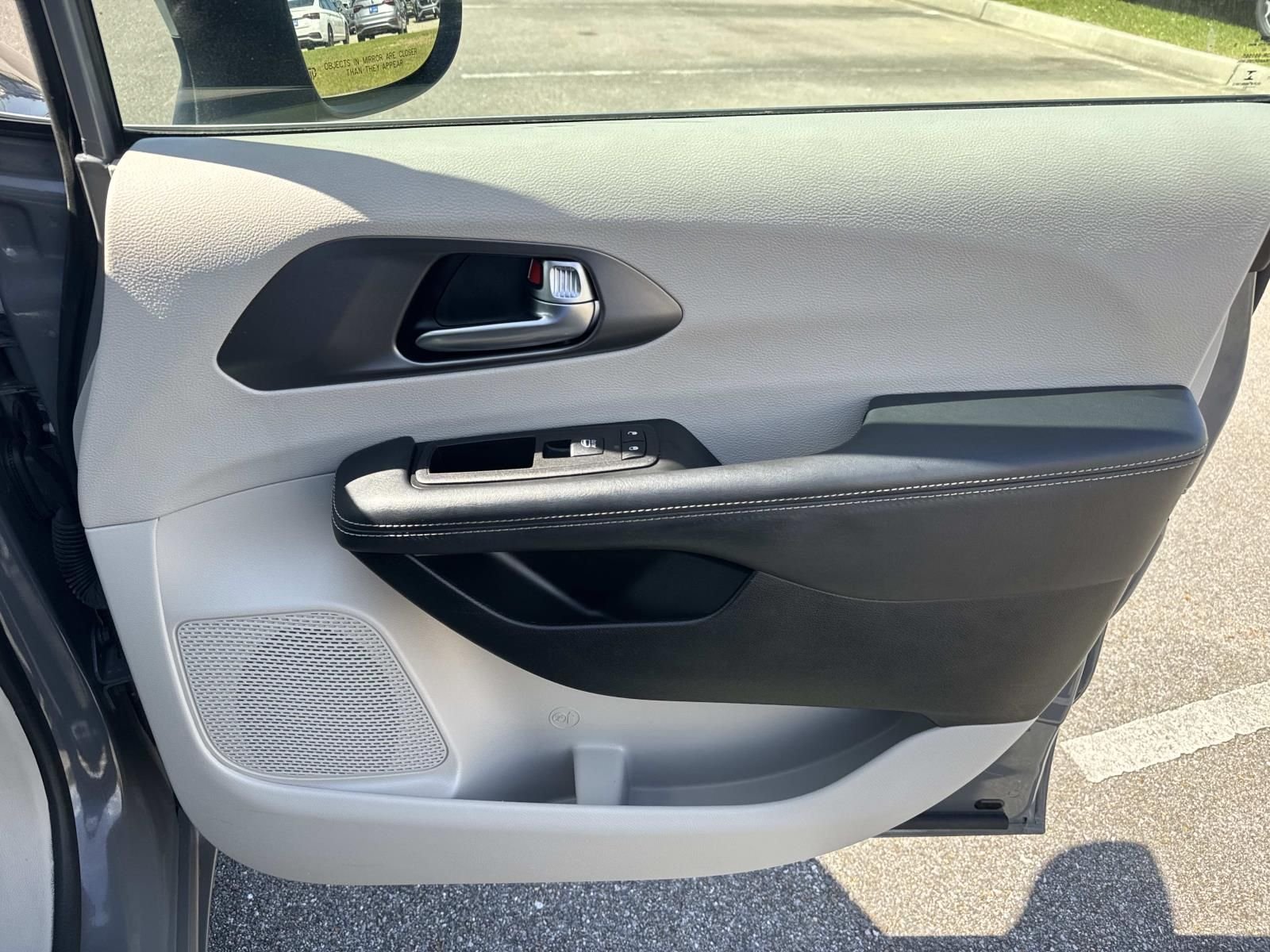 2023 Chrysler Pacifica Touring L - Photo 15
