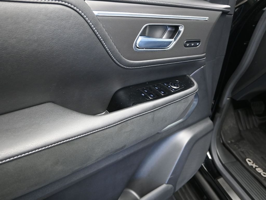 Certified Used 2025 Black INFINITI LUXE image 11