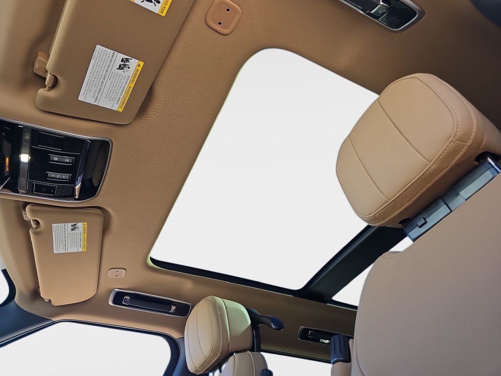New 2027 Belgravia Green Land Rover SE LWB image 31