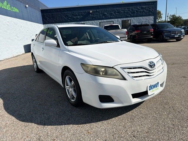 Used 2011 Super White Toyota LE image 7
